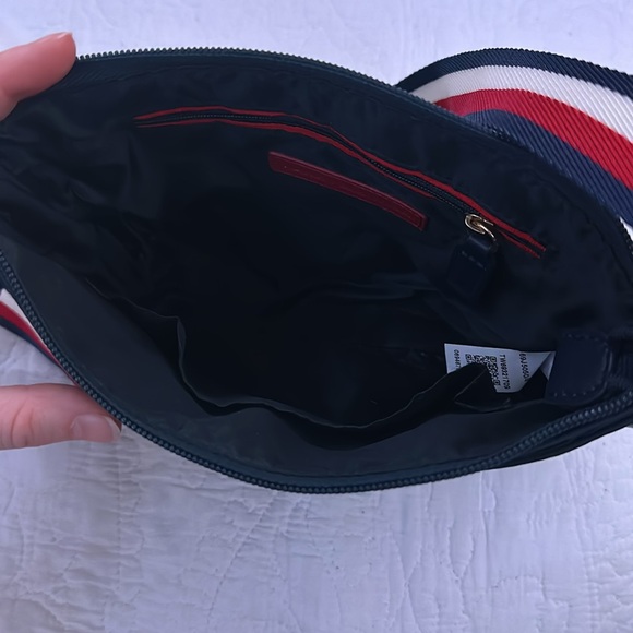 Tommy Hilfiger Crossbody Bag - Picture 4 of 4